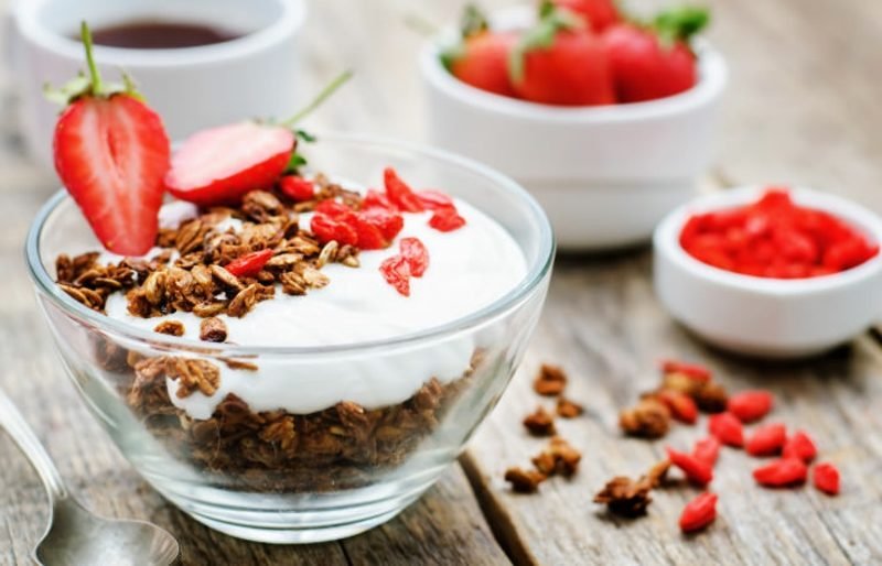 colazione sana per dimagrire muesli con frutti di bosco ricette salutari per la colazione muesli con fragole