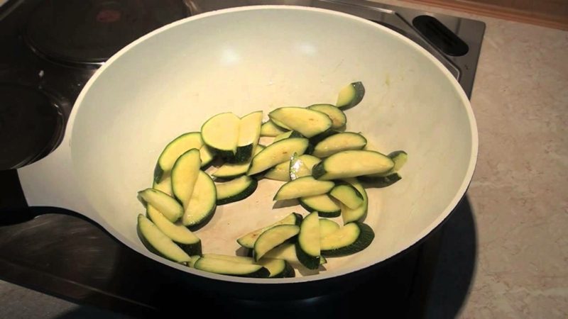 ricette salutari per la colazione friggere brevemente le zucchine Prepara da solo una sana colazione