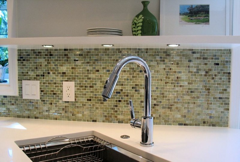 La mosaïque de verre comme accroche-regard dans la cuisine