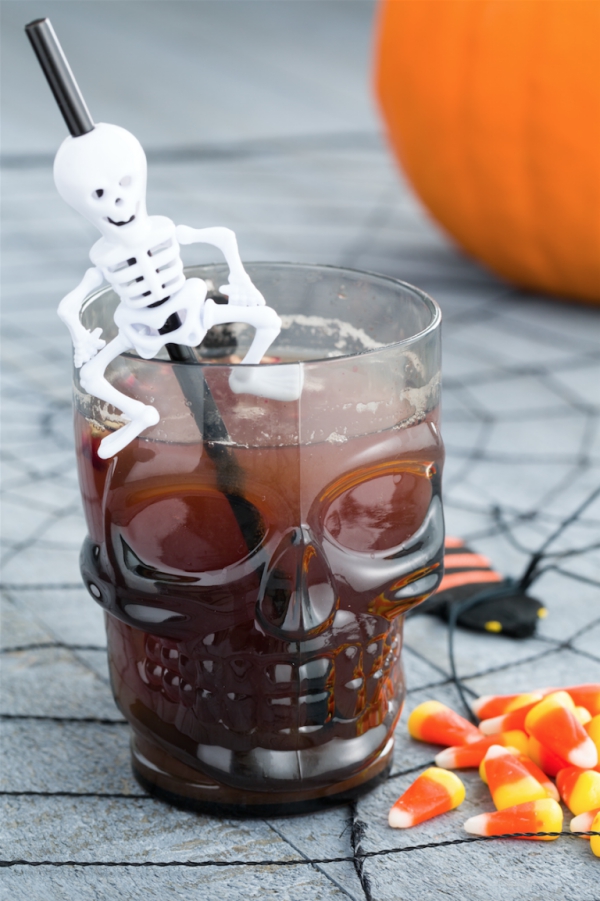 Halloween ütés recept ötletek a következő fél koponya üveg ütés ital party gyerekeknek