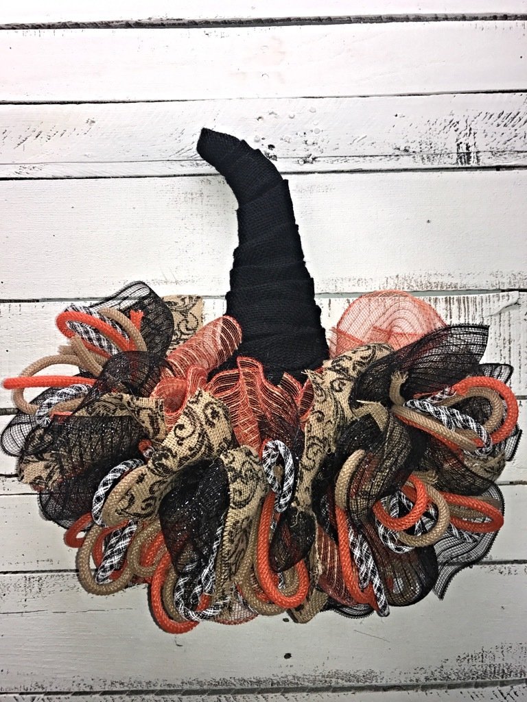 Boszorkány kalap díszítés Boszorkány kalap díszítés