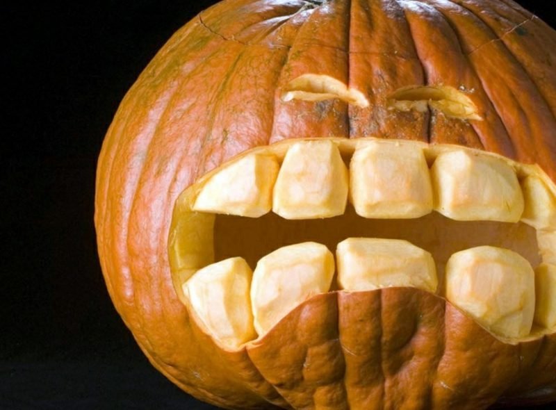 Faites vous-même des décorations d'Halloween, sculptez des citrouilles Idées de décoration drôle de visage de citrouille Halloween