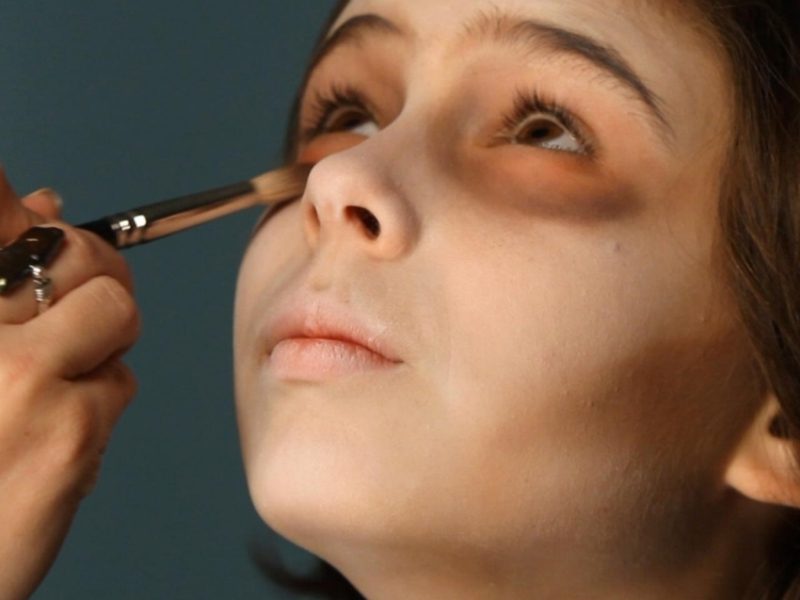 Halloween make up könnyű, hogy vámpír sötét karikák