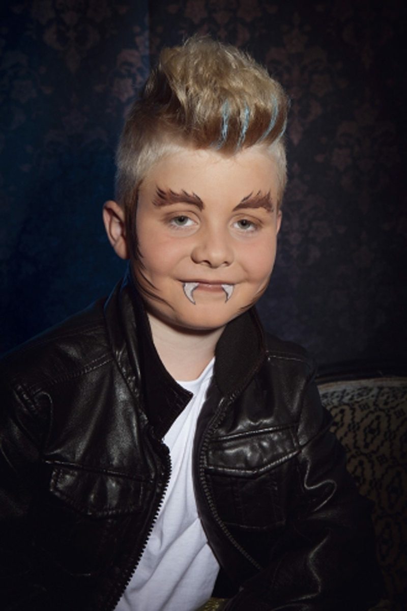 Halloween arcfestés gyerekek fiú vérfarkas