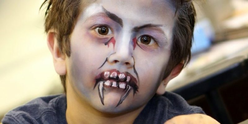 Halloween arcfestés gyermekek vérfarkas ijesztő