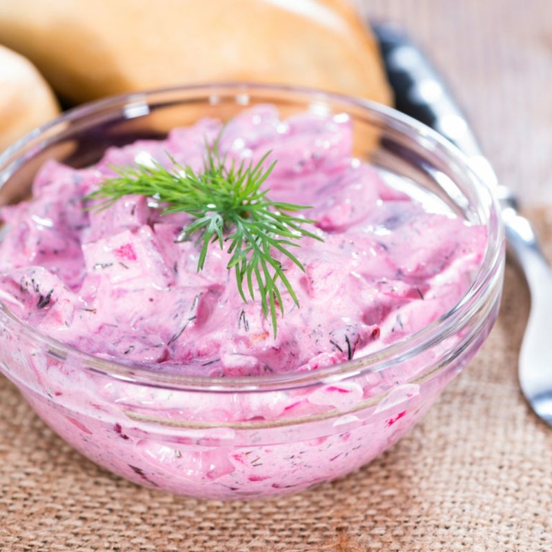 crvena salata sa haringom ukusna zdrava