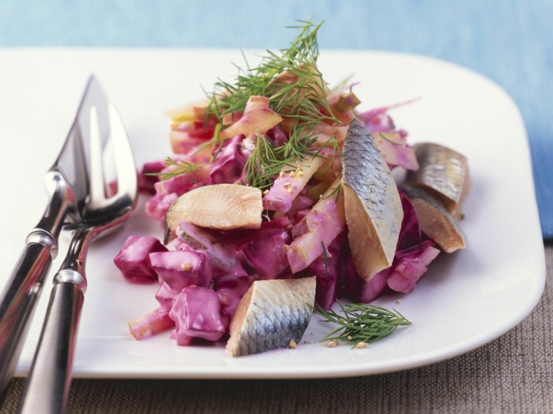Prijedlog posluživanja: ukusna salata sa haringom i ciklom