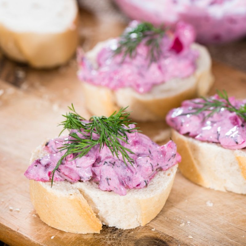 Poslužite salatu sa haringom kao hranu za prste