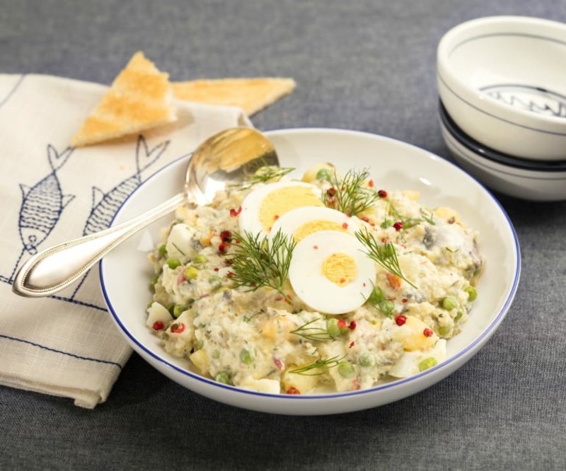 Salata s haringom i kuhana jaja ukusna