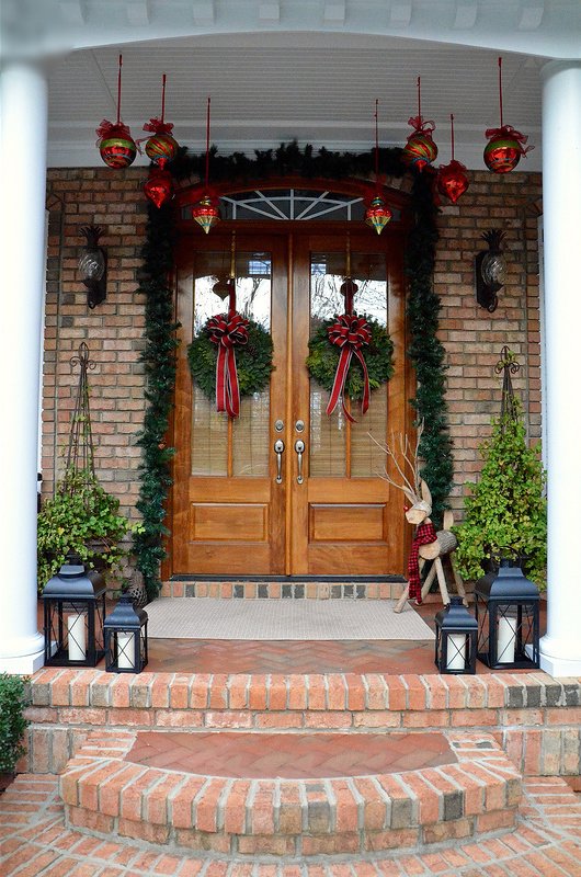 Helyezze a lámpást kívülre - csodálatos ötlet a karácsonyi díszekhez