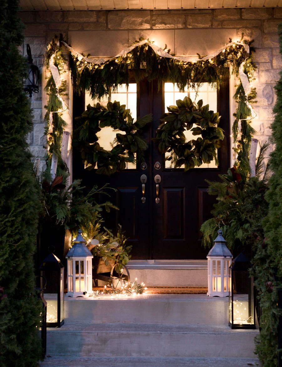 Az éjszaka folyamán a karácsonyi díszek egyre csodálatosabbnak tűnnek kint!