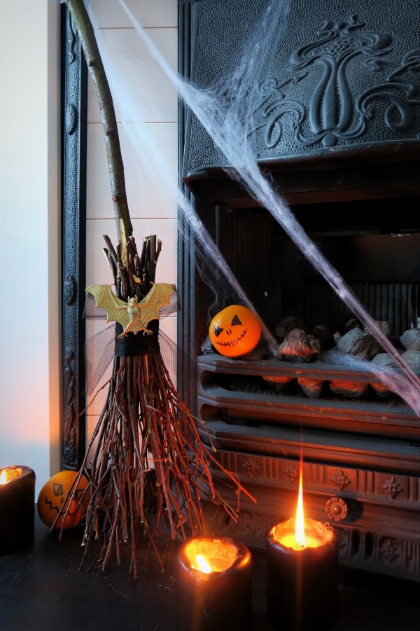 Fabriquer des balais de sorcière avec des enfants - idées d'artisanat effrayantes et 2 instructions très faciles balai diy kamin deko Herbst