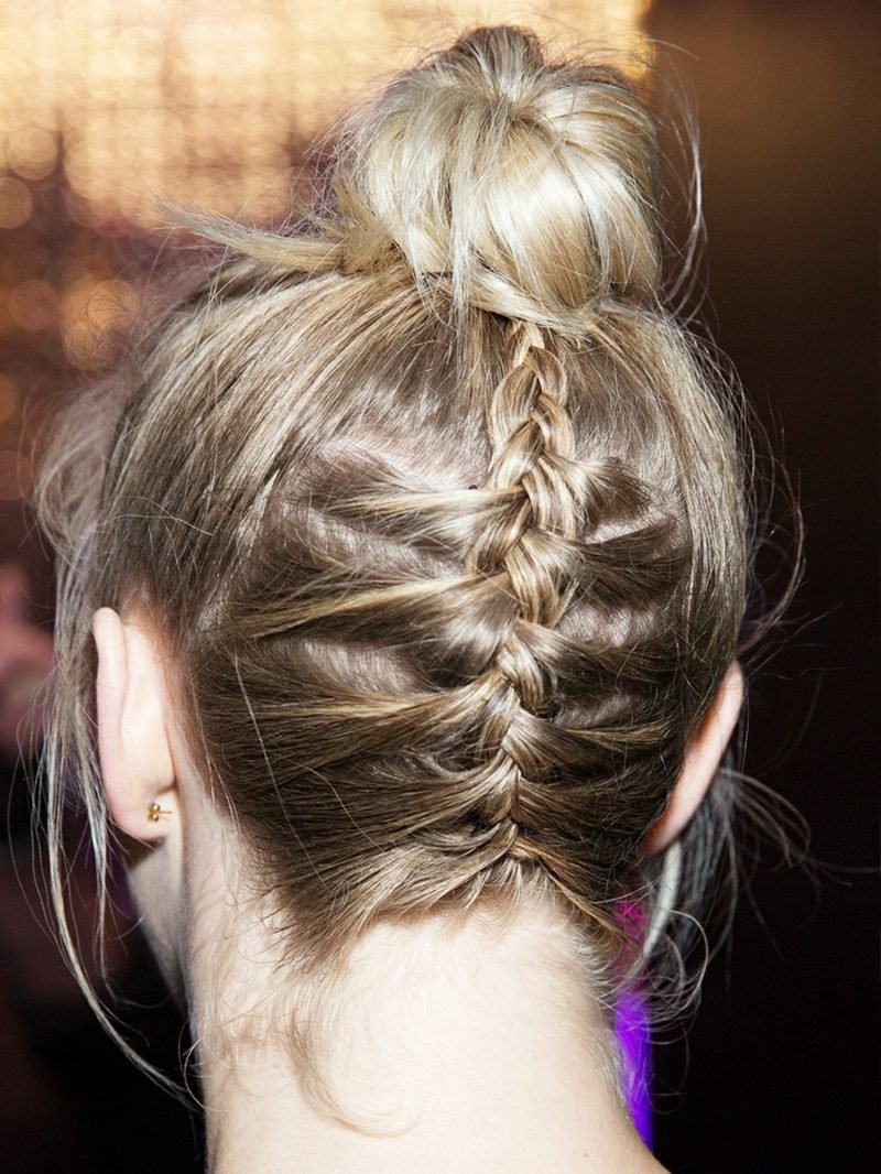 Updo frizure jednostavno pletena punđa