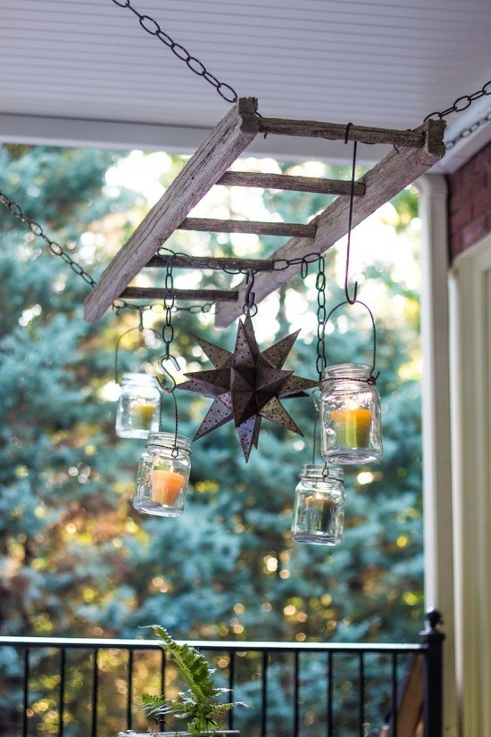 Upotrijebite drvene ukrase za ljestve kako biste stambeni prostor uskladili s lusterima