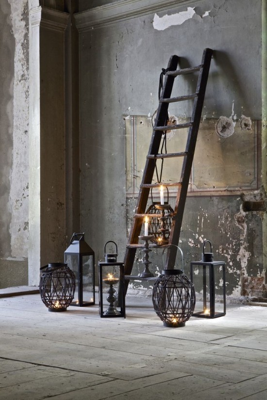 Upotrijebite drvene ukrase ljestvi kako biste se uklopili s dnevnim boravkom, u stilu industrail sa svjetiljkama