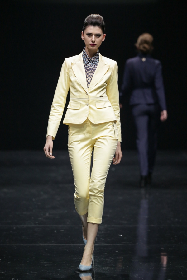 odijelo za hlače u žutoj boji žensko odijelo za hlače moderno elegantno žensko modno odijelo za hlače dame moderno