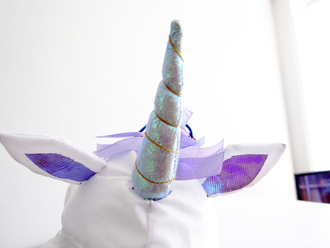 Napravite vlastiti kostim jednoroga za svog psa: kapuljača Napravite vlastiti kostim jednoroga za svog psa: kapuljača