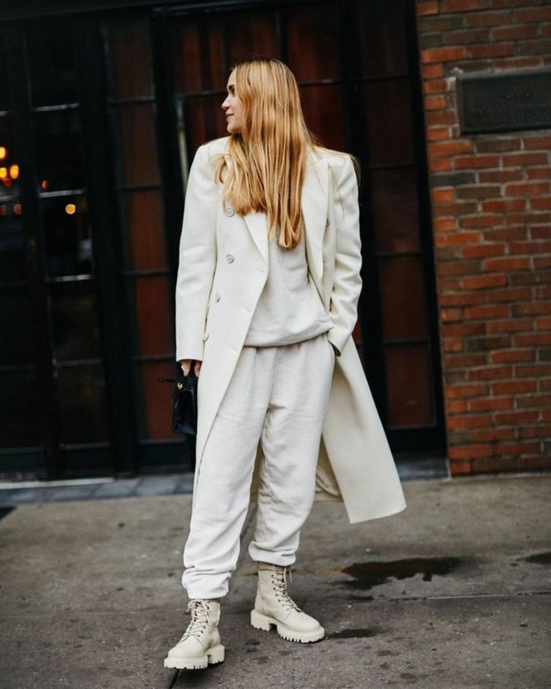 Completo di pantaloni della tuta con blazer oversize in bianco Completo tuta pantalone completamente bianco