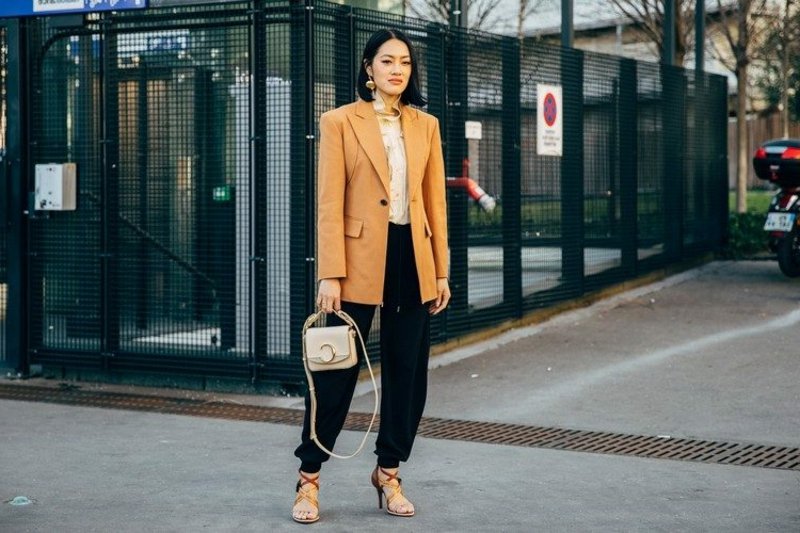 Completo in tuta con blazer oversize Completo pantalone jogging blazer oversize giallo