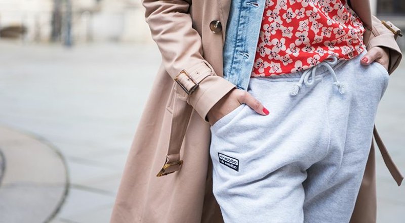 I pantaloni della tuta vestono idee moderne