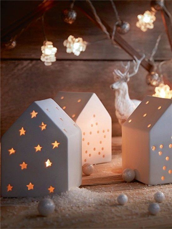 Kerstkandelaar gemaakt van polymeerklei