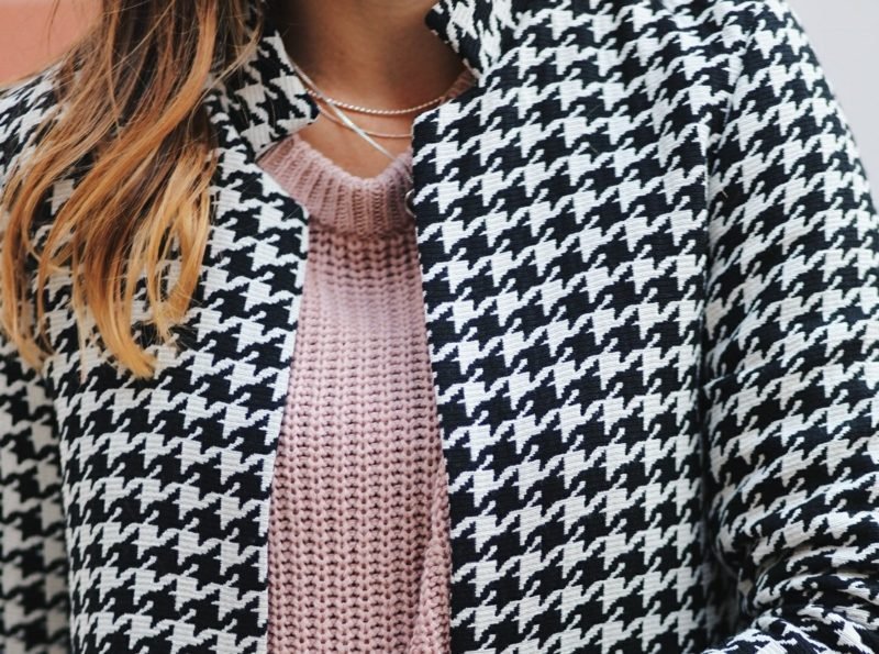 Divatirányzatok téli check pattern fekete -fehér kopófog