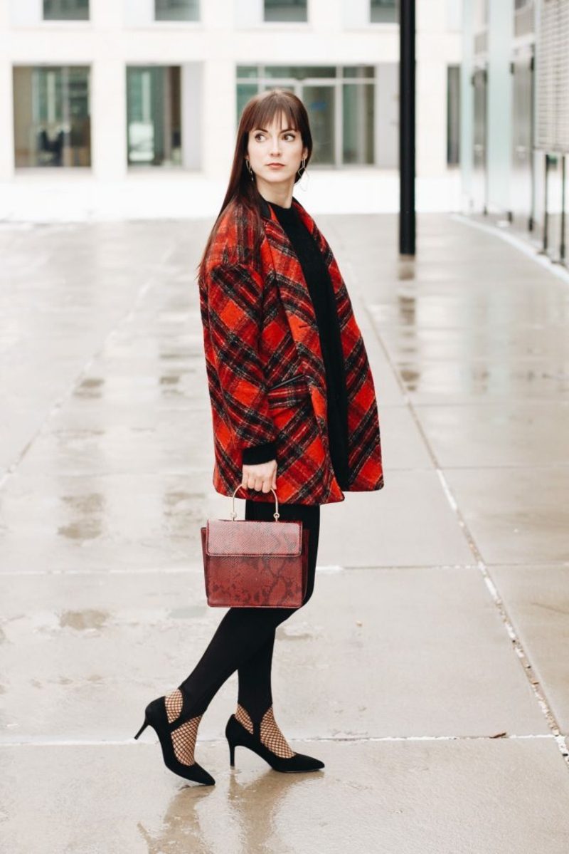 Divatirányzatok téli kockás mintás kabát elegáns