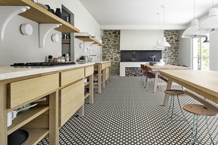 sivo bijele keramičke pločice ukras mediteranski pod