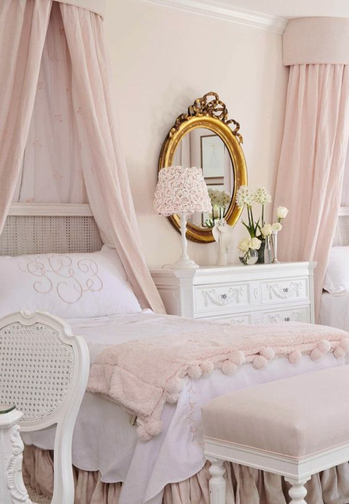 accessori dorati come decorazione decorazione della scuola materna decorazione della scuola materna della ragazza della scuola materna