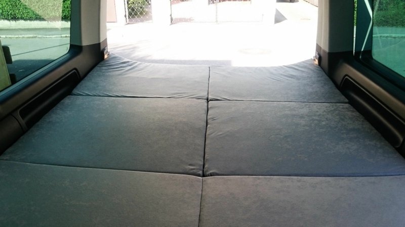 Összecsukható matracszürke autó okos ötlet