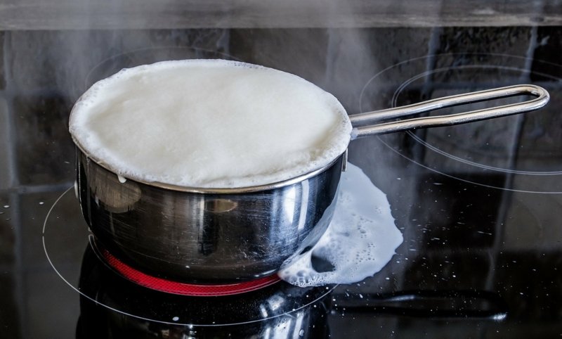 Rimuovere i suggerimenti per gli avanzi di cibo Piano cottura per la pulizia del latte