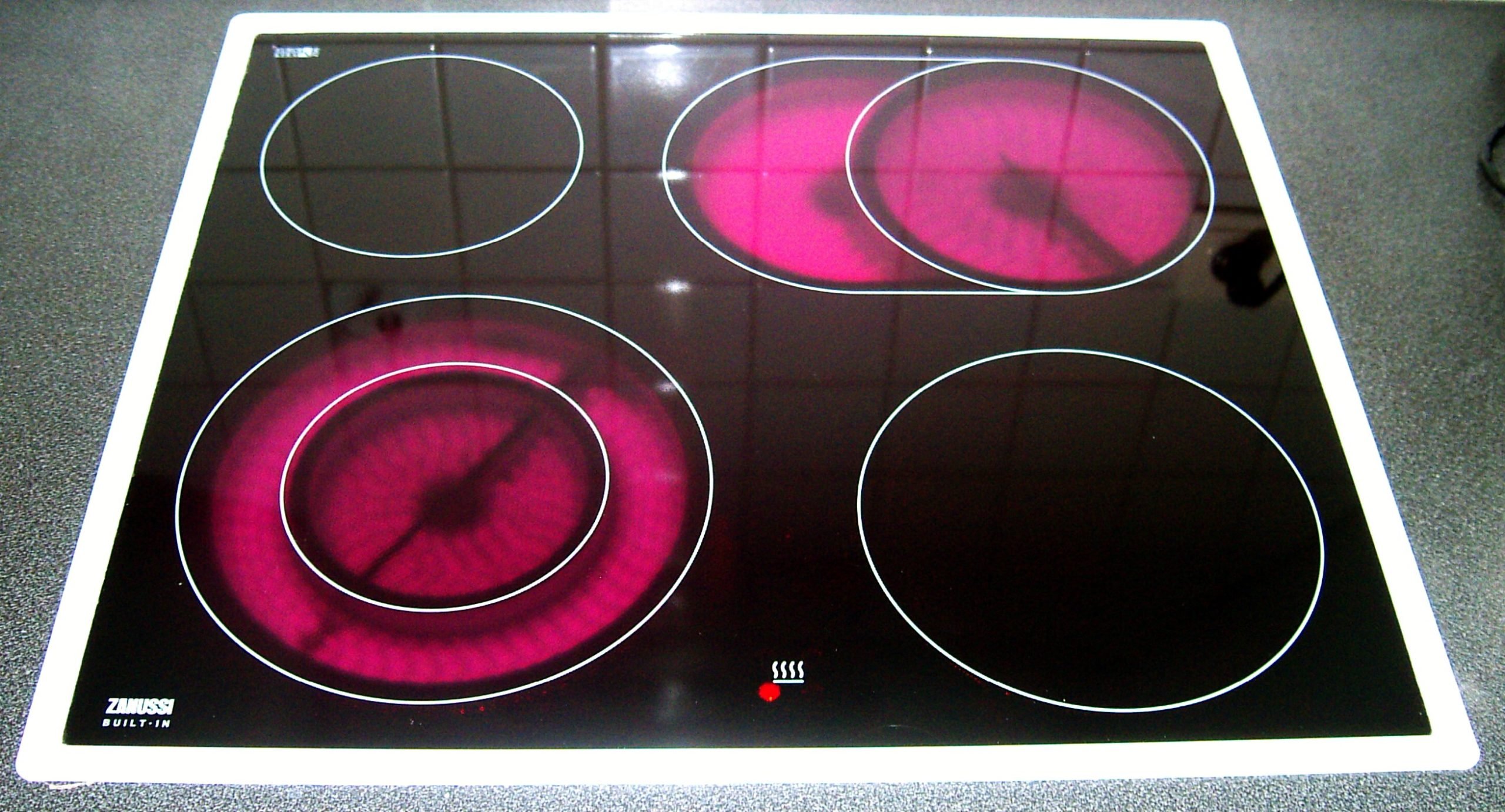 Rimuovere i graffi nel piano cottura in vetroceramica Piatti in ceramica cucina moderna