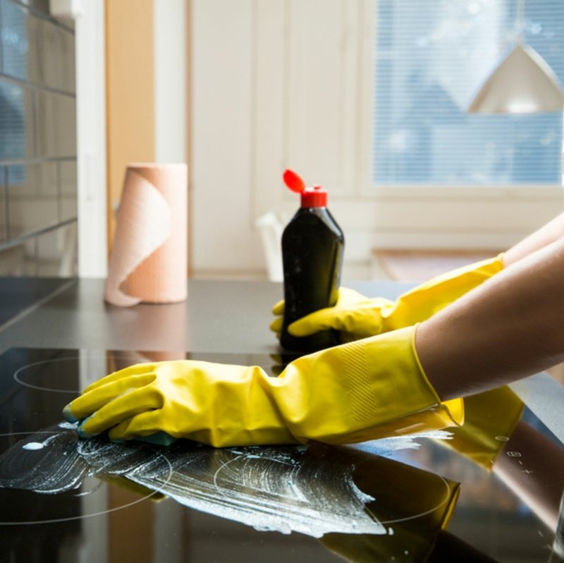 Tratta i graffi sul piano cottura in vetroceramica con il lucido Detergenti per piatti Ceran