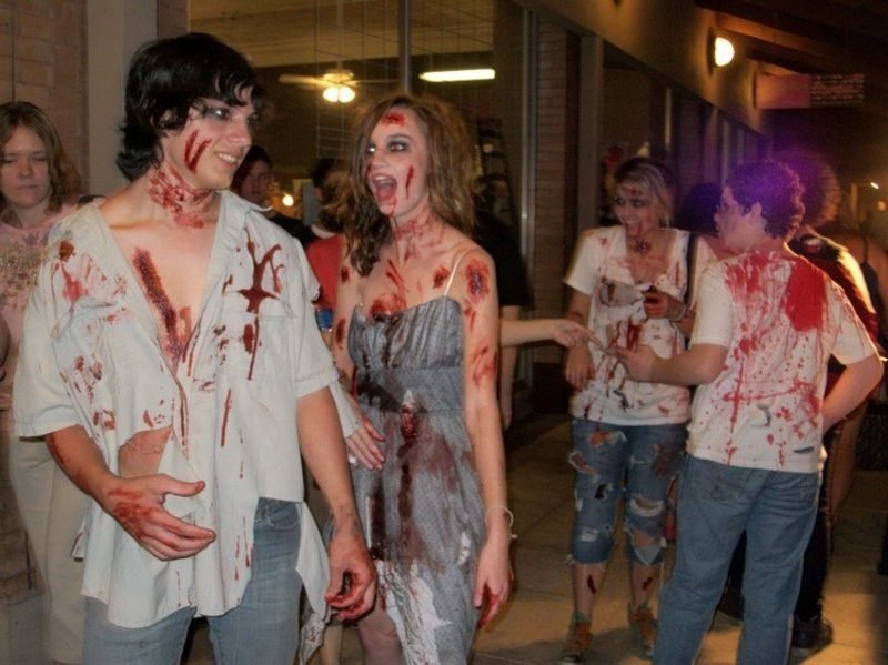 Costumes d'Halloween décorés de faux sang