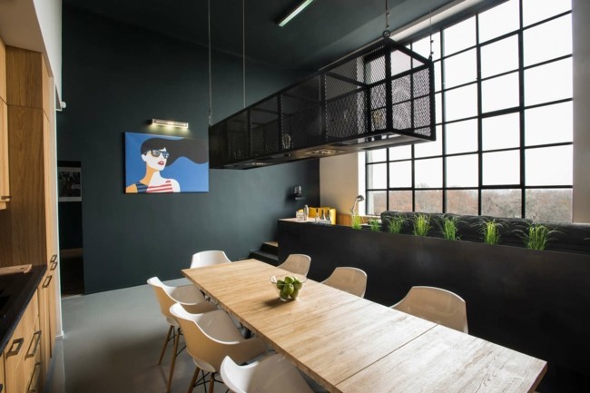 Loft apartman hosszúkás alaprajzzal tetőtéri díszes kivitel