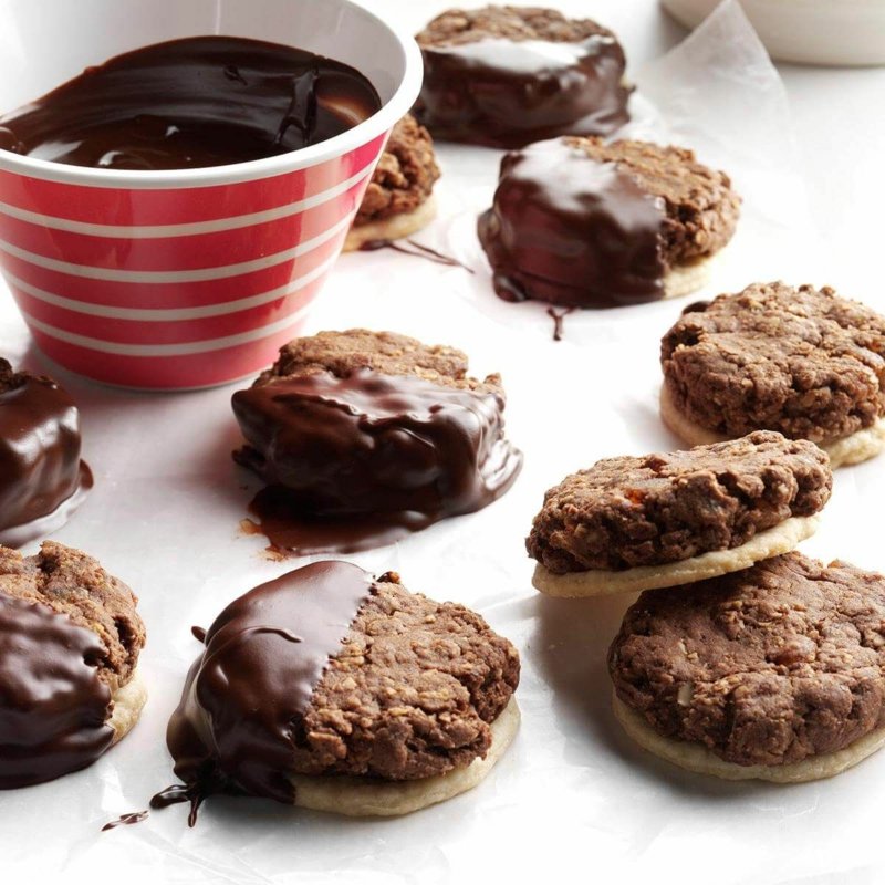 Immergi il tallero di noci nel cioccolato talleri di noci fatti in casa con cioccolato
