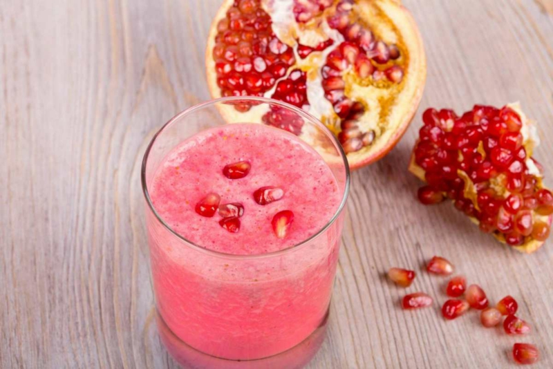 Smoothie con stevia e melograno Frullato di melograno con stevia