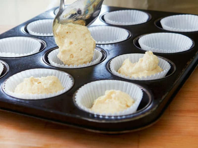 Preparare i muffin e stendere l'impasto negli stampini Cuocere i muffin come stai?