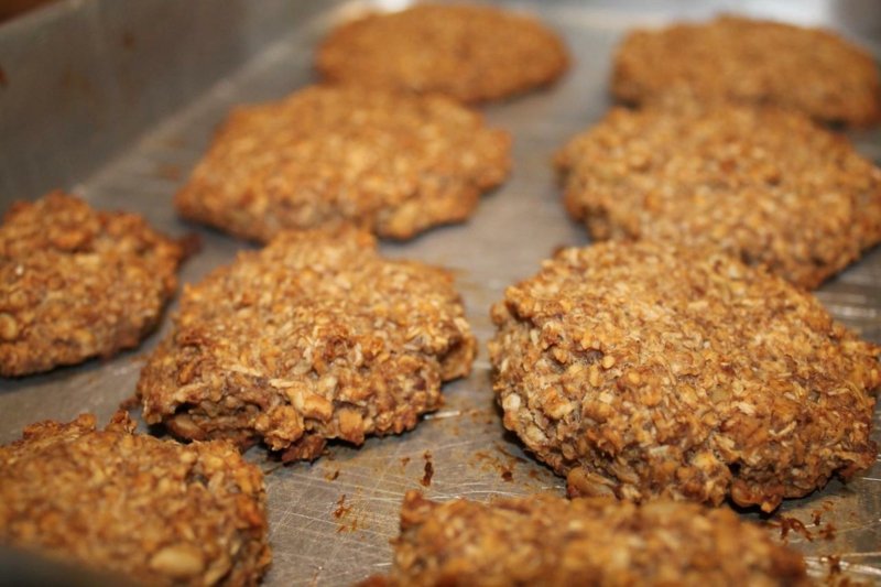 I talleri di noci preparano una ricetta deliziosa Cuoci tu stesso i talleri di noci