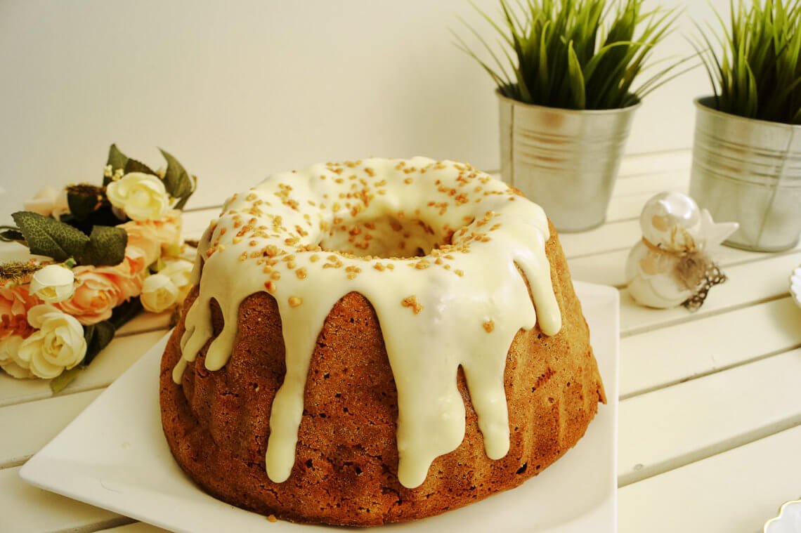 Sütjük sárgarépatorta cukormázzal és tálaljuk