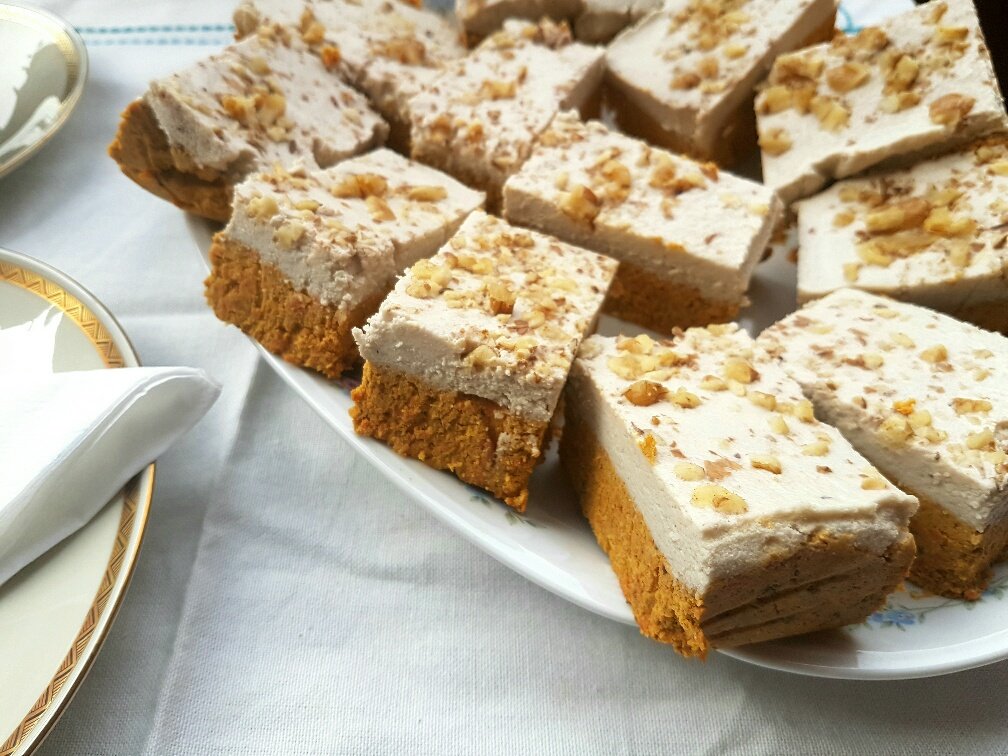 Ízesítse a sárgarépatorta cukormázzal