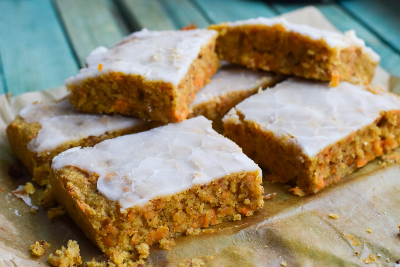 Vegán sárgarépa torta cukormázzal finom