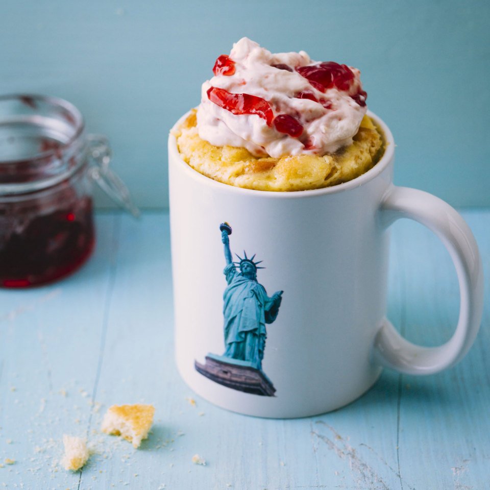 Sárgarépa torta a csésze tejszínből