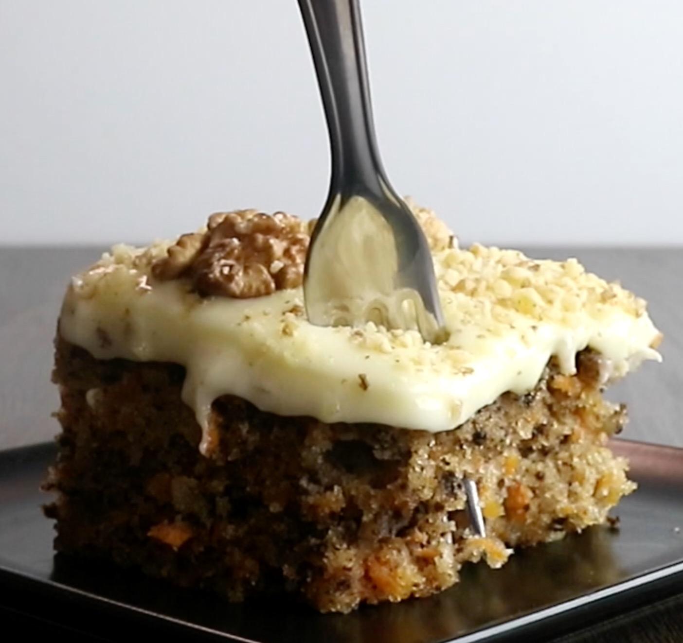 Sárgarépa torta dióval és fagylalttal nagyon finom