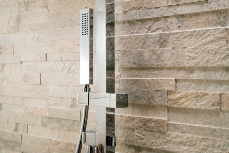 Mur de salle de bain en carrelage Mirage broun tuiles mirage