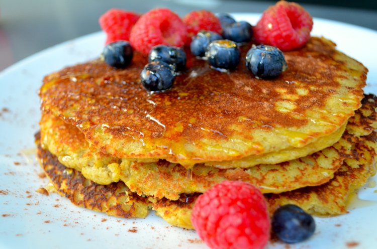 cuocere frittelle sane dolcificante miele Pancake sani senza zucchero con frutta fresca