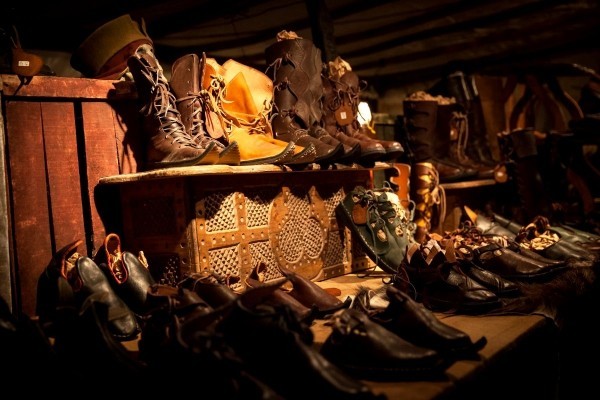 Középkori karácsonyi vásár Esslingenben, a bőrruhák, mint a középkorban Látogasson el a középkori karácsonyi vásárra Esslingenben, és tapasztalja meg első kézből a történelmet