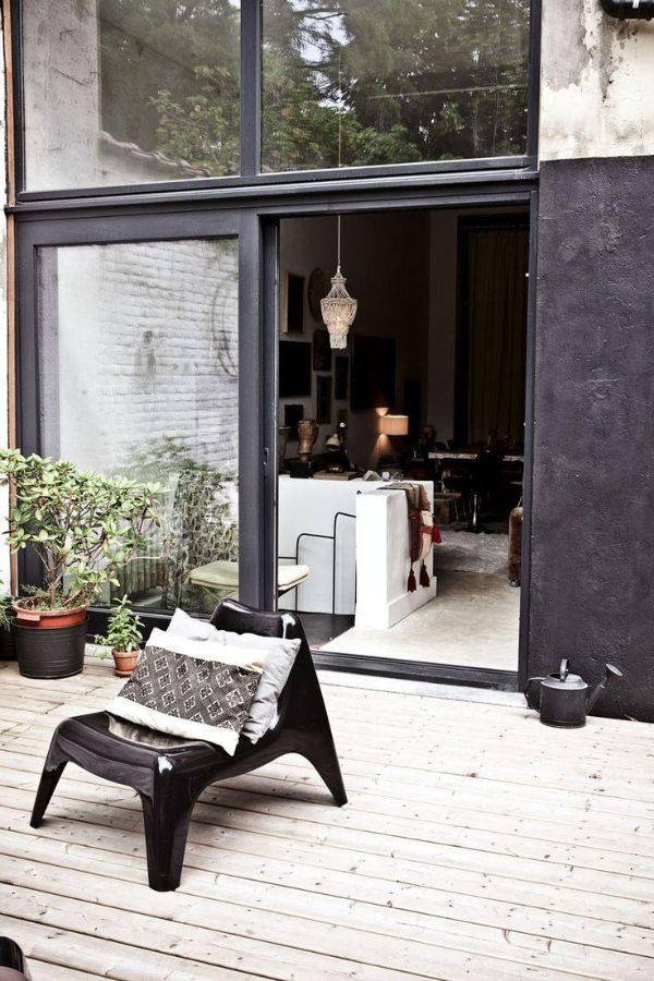 Erkélyes ülőhelyek - szürke homlokzati kialakítás, nagyszerű bútorokkal Erkélybútorok - szürke, modern homlokzati kialakítás