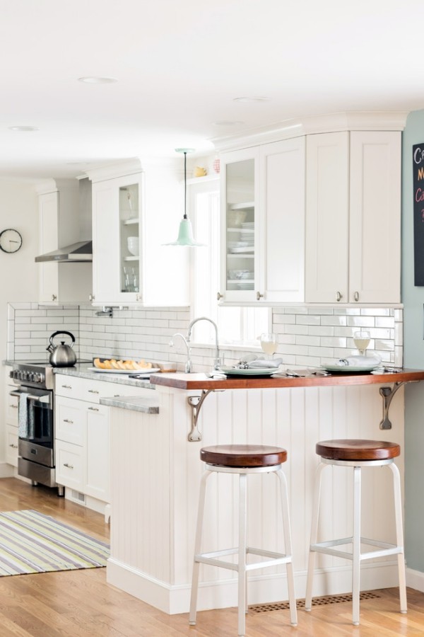 bijela kuhinjska šipka drveni elementi