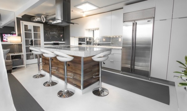 kuhinjski šank od drva i mramora